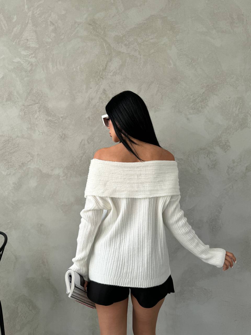NEXO Off-shoulder pullover