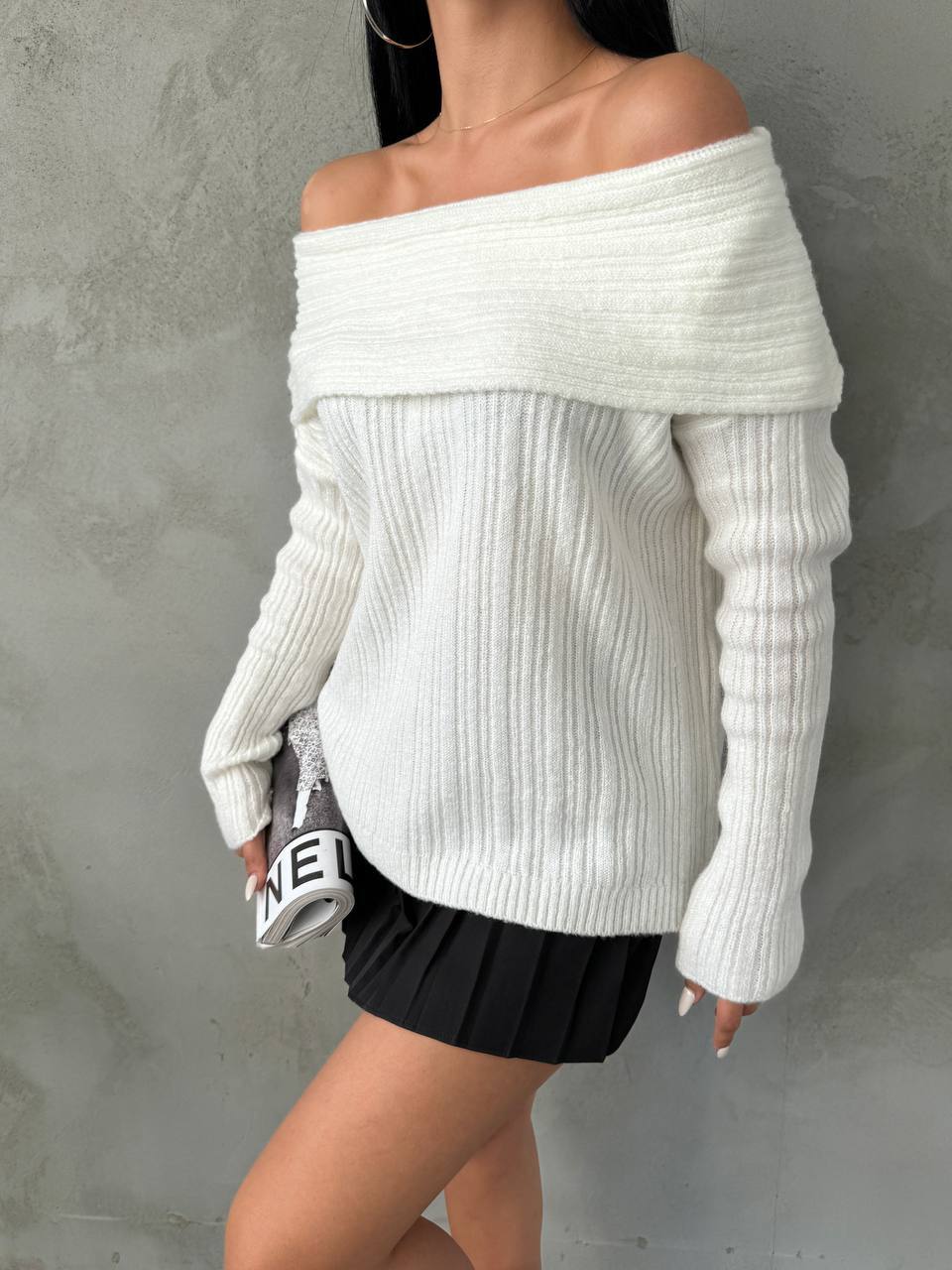 NEXO Off-shoulder pullover