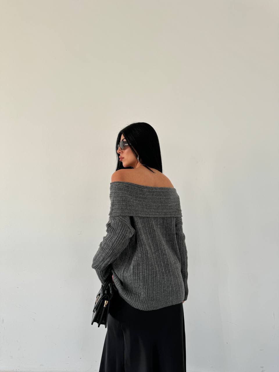 NEXO Off-shoulder pullover