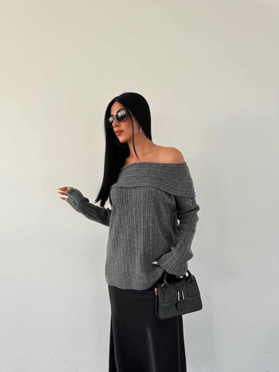 NEXO Off-shoulder pullover