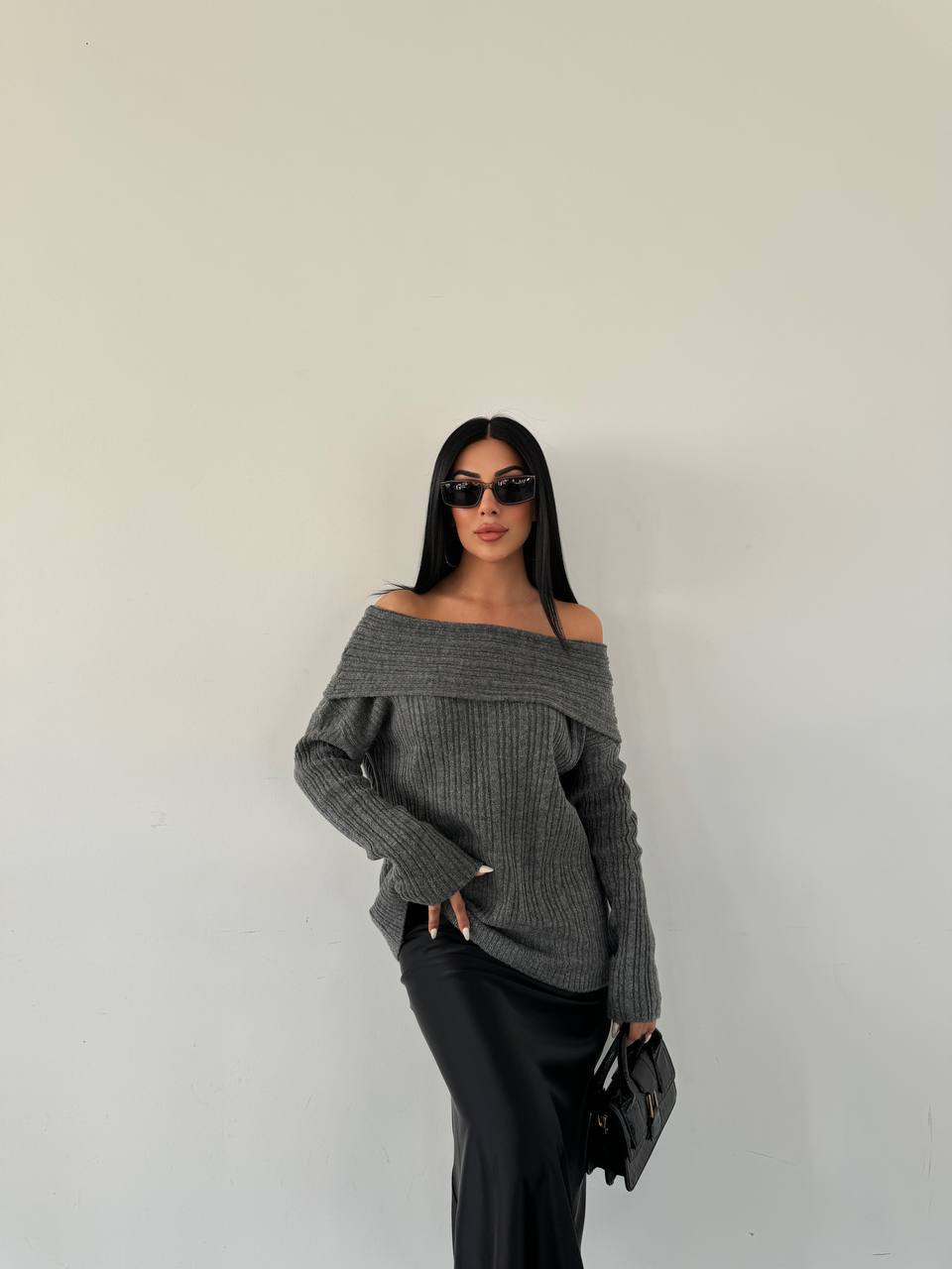 NEXO Off-shoulder pullover