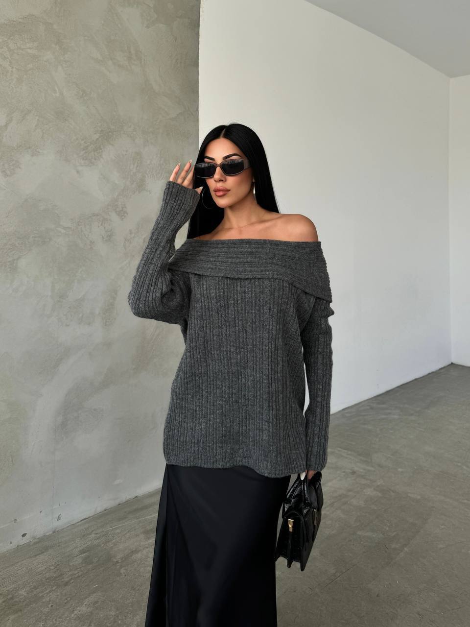 NEXO Off-shoulder pullover