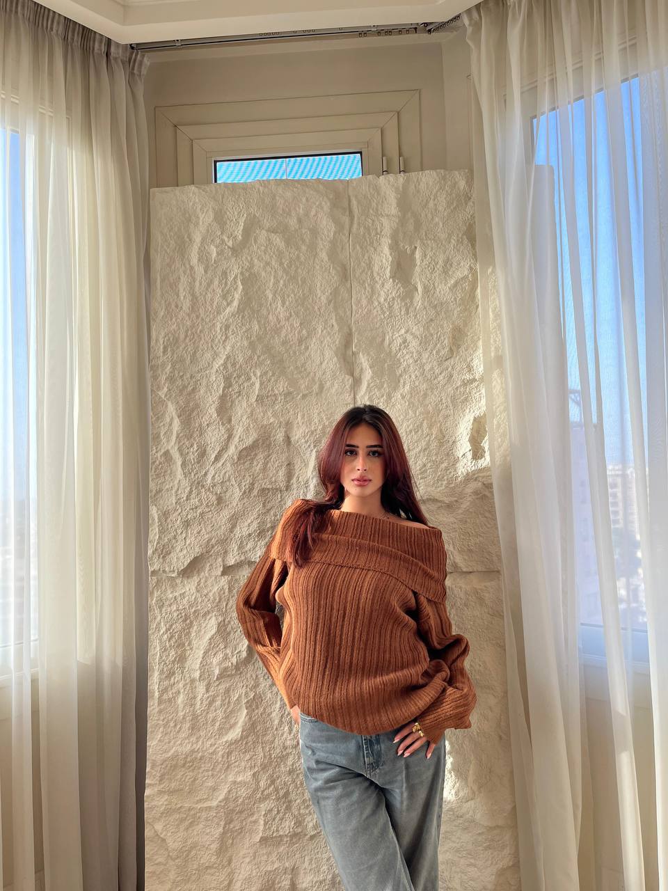 NEXO Off-shoulder pullover