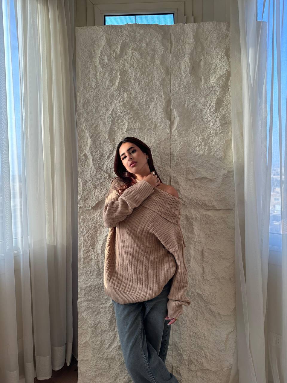 NEXO Off-shoulder pullover