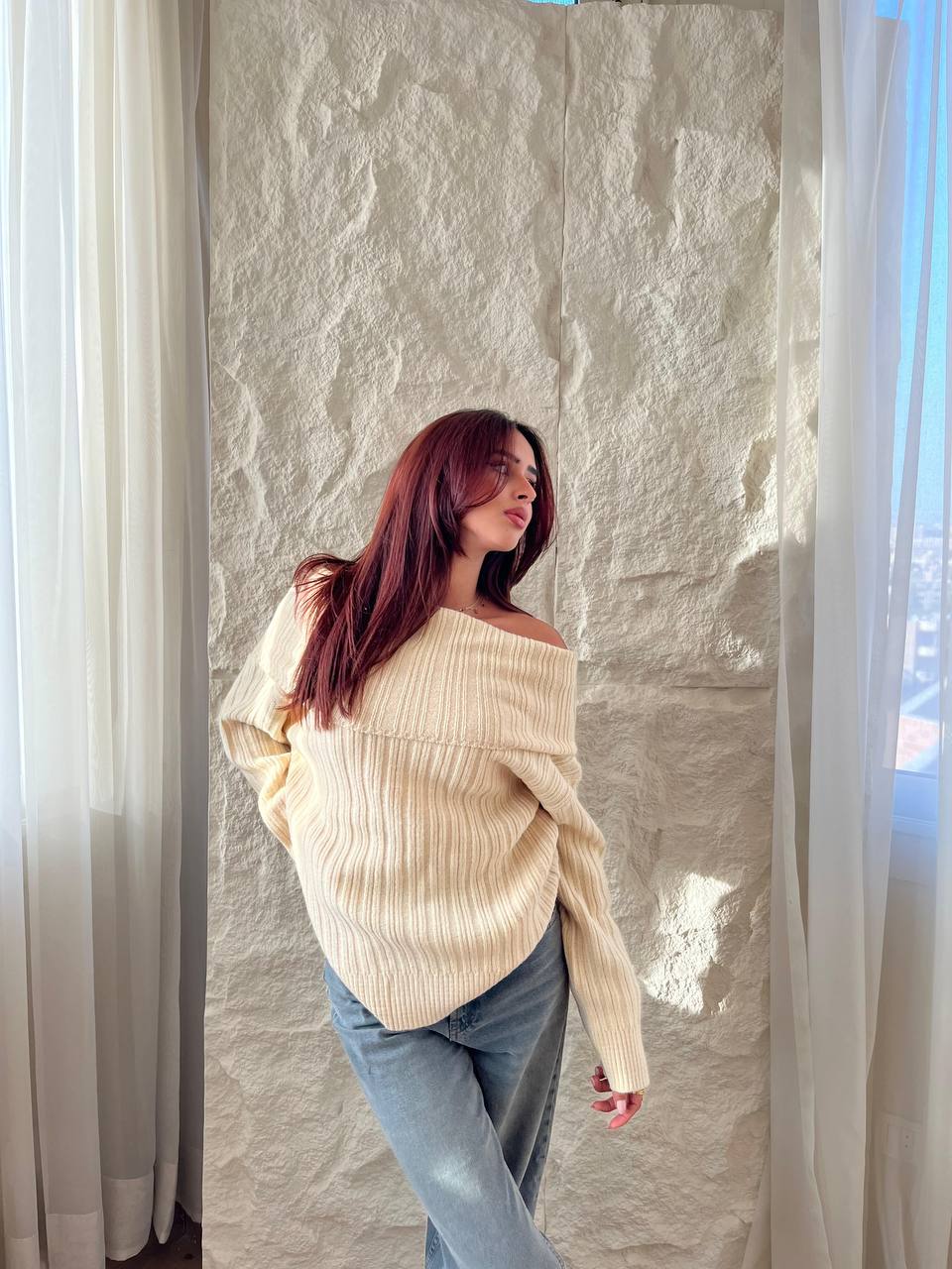 NEXO Off-shoulder pullover
